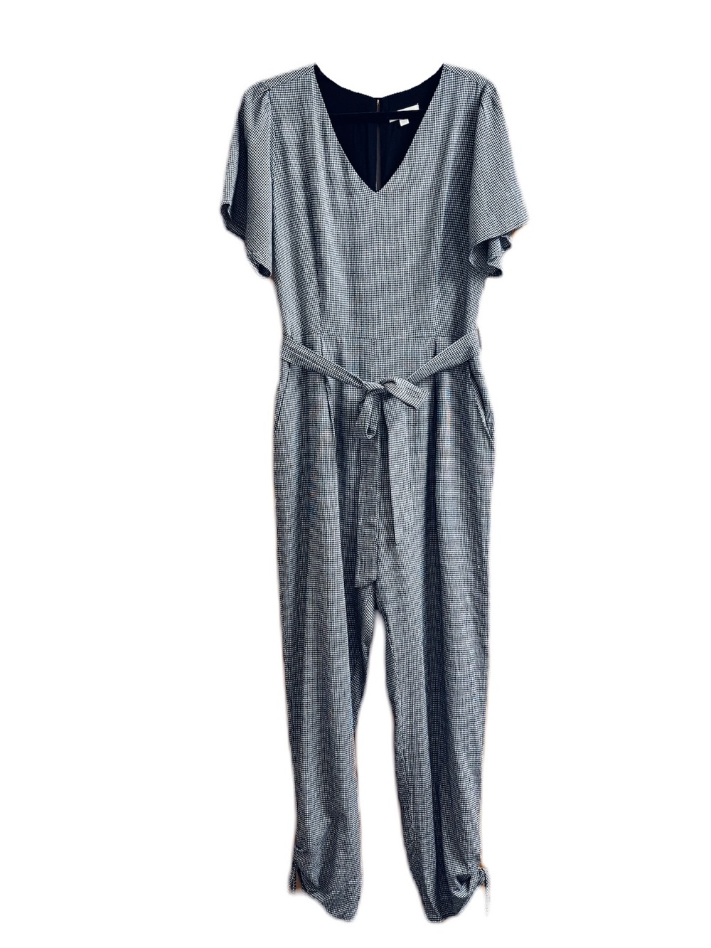 Gilli Black & White V-Neck Belted Jumpsuit Size Medium